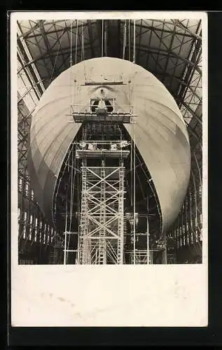 AK Friedrichshafen, Zeppelin Luftschiff LZ 130 im Bau