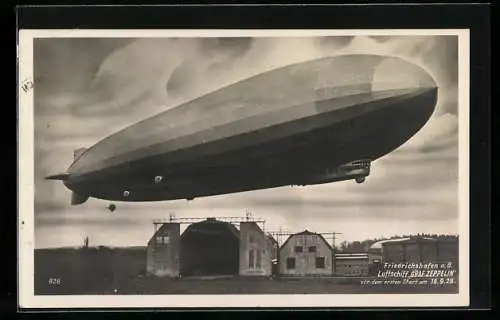 AK Friedrichshafen, LZ 127 Graf Zeppelin über der Luftschiffhalle