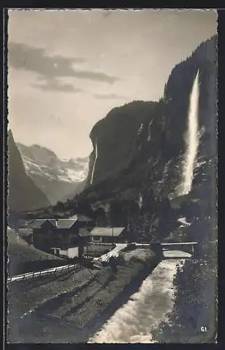 AK Lauterbrunnen, Ortsansicht mit Staubbach