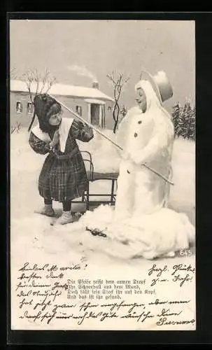 AK Mädchen erschrickt vor Jungen, der als Schneemann verkleidet ist