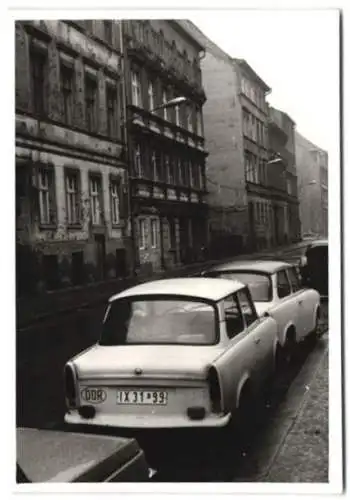 Fotografie unbekannter Fotograf, Ansicht Berlin-Mitte, Linienstrasse, Auto Sachsenring Trabant