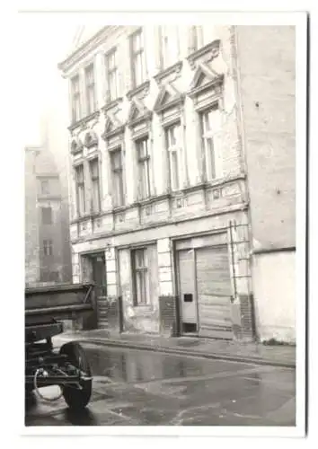 Fotografie unbekannter Fotograf, Ansicht Berlin-Mitte, Linienstrasse, Wohnhaus mit Ladengeschäft