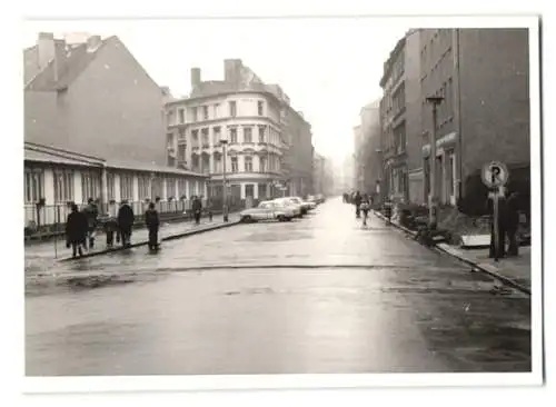 Fotografie unbekannter Fotograf, Ansicht Berlin-Mitte, Blick in die Auguststrasse