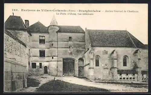 AK Bourgfontaine /Aisne, Ancien Couvent de Chartreux, La Porte à Clous, Vue intérieure