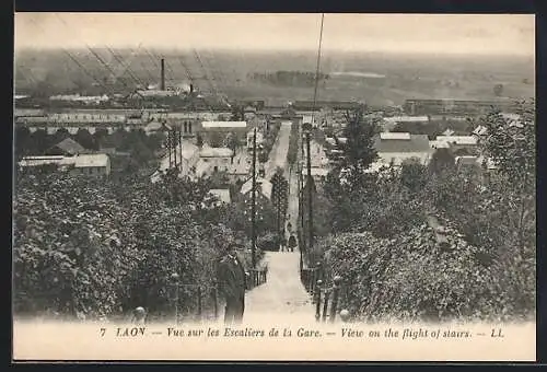 AK Laon, Vue sur les Escaliers de la Gare