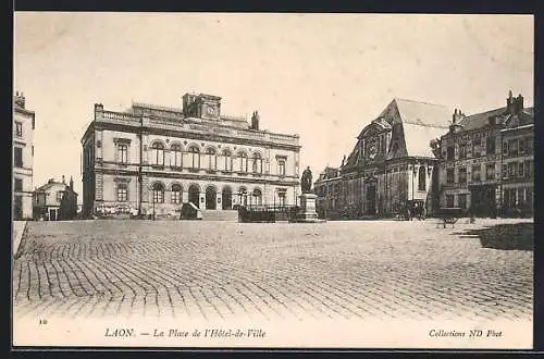 AK Laon, La Place de l`Hôtel-de-Ville