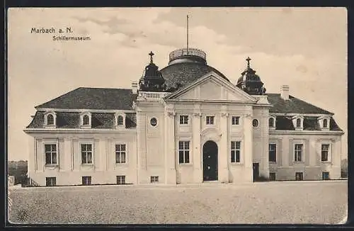 AK Marbach a. Neckar, auf dem Vorplatz zum Schillermuseum