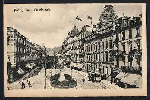 AK Baden-Baden, Leopoldsplatz mit Denkmal und Strassenbahn