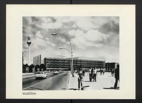 Fotoalbum mit 27 Fotografien, Berlin, Bau des Palast der Republik (Erichs Lampenladen), 1974, Honecker, Baupfhase