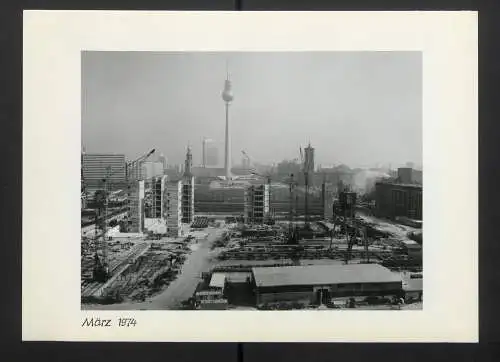 Fotoalbum mit 27 Fotografien, Berlin, Bau des Palast der Republik (Erichs Lampenladen), 1974, Honecker, Baupfhase