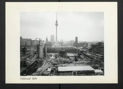 Fotoalbum mit 27 Fotografien, Berlin, Bau des Palast der Republik (Erichs Lampenladen), 1974, Honecker, Baupfhase