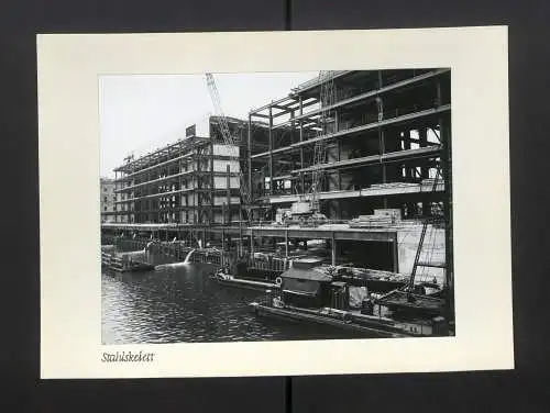 Fotoalbum mit 27 Fotografien, Berlin, Bau des Palast der Republik (Erichs Lampenladen), 1974, Honecker, Baupfhase