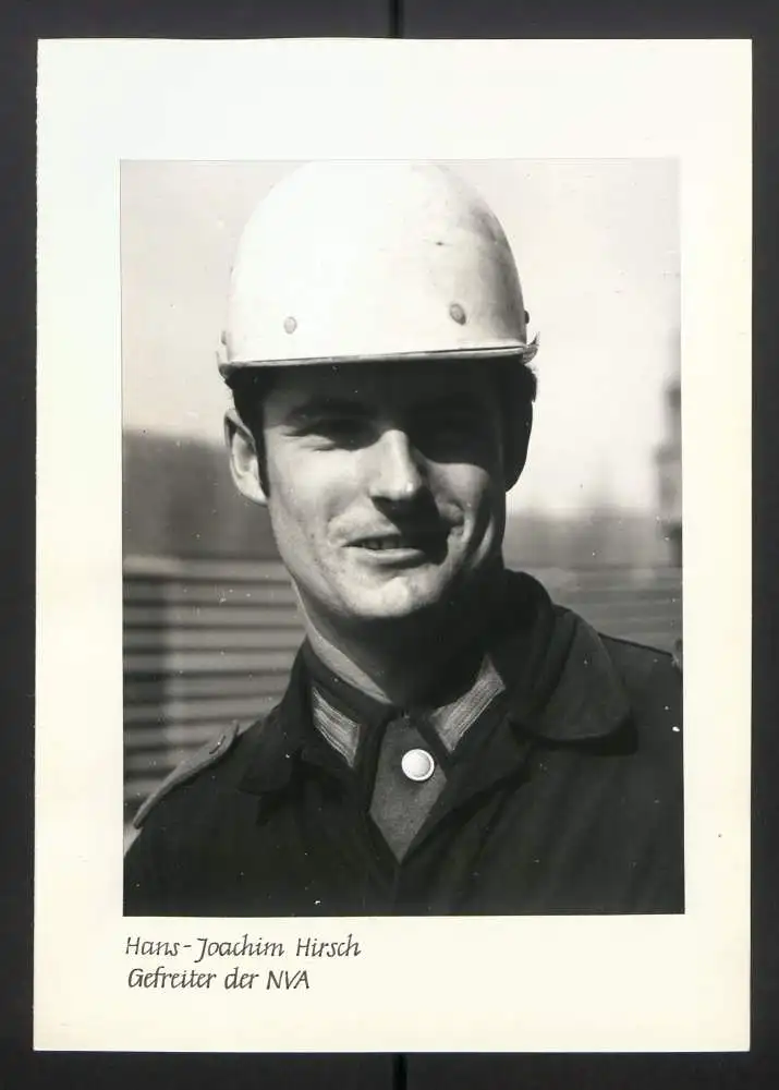 Fotoalbum mit 27 Fotografien, Berlin, Bau des Palast der Republik (Erichs Lampenladen), 1974, Honecker, Baupfhase 9