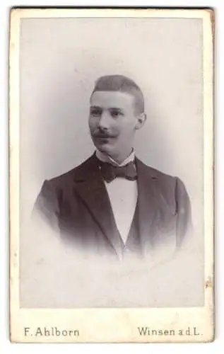 Fotografie F. Ahlborn, Winsen a.d.L., Portrait eines eleganten jungen Mannes