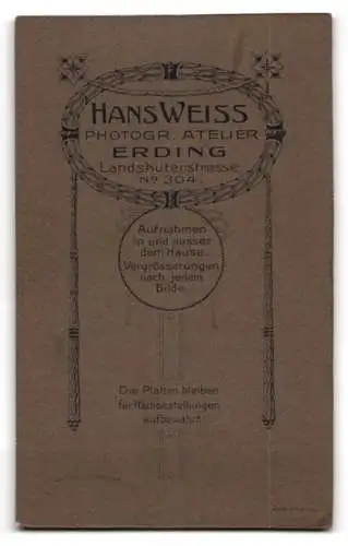 Fotografie Hans Weiss, Erding, Landshuterstrasse 304, Porträt eines Mannes im Anzug mit Schnurrbart