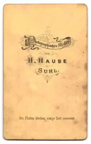 Fotografie H. Hause, Suhl, Porträt eines jungen Mannes in Anzug und Fliege