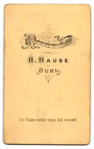 Fotografie H. Hause, Suhl, junger Mann mit akkurater Frisur und Anzug