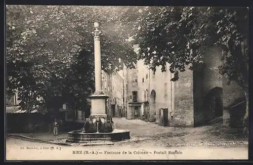 AK Riez /B.-A., Fontaine de la Colonne, Portail Romain