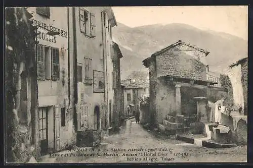 AK Annot /B.-A., Lavoir et Fontaine de St-Martin, Ancien Hostel Diev