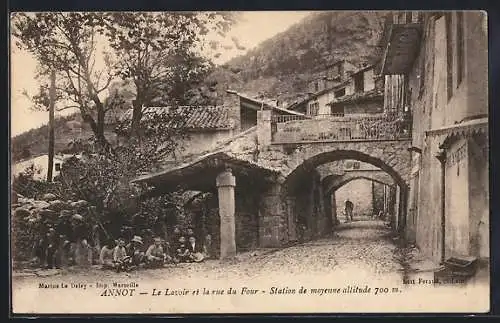 AK Annot, Le Lavoir et la rue du Four