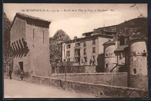 AK Entrevaux /B.-A., Entrée de la Ville, la Tour, le Pont-levis