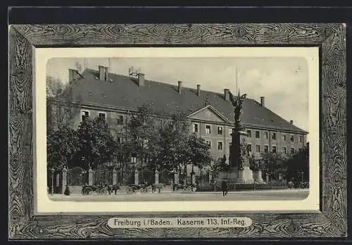 AK Freiburg / Breisgau, Kaserne des 113. Inf.-Reg. mit Denkmal