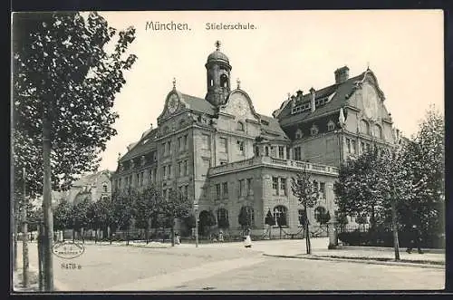 AK München, Stielerschule mit Strassenpartie