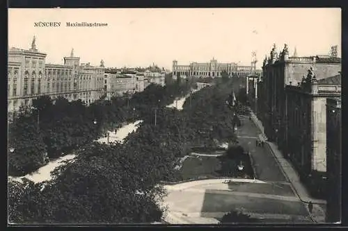 AK München, Maximilianstrasse mit Passanten