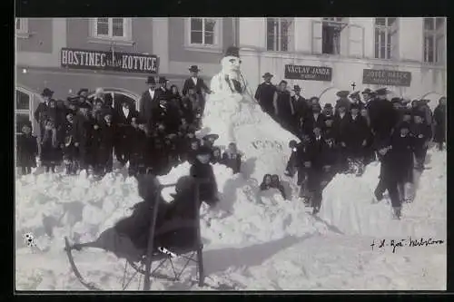 AK Eisplastik von einem Mann vor dem Gasthaus, 1905