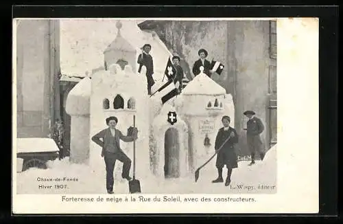 AK Chaux-de-Fonds, Forteresse de neige à la Rue du Soleil avec des constructeurs 1907, Eisplastik