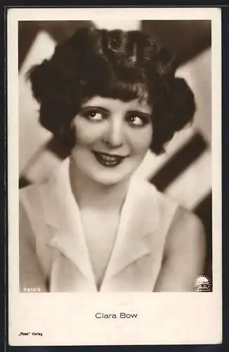 AK Schauspielerin Clara Bow mit freundlichem Lächeln im Portrait