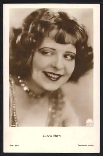 AK Schauspielerin Clara Bow mit Halskette