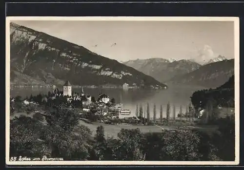 AK Spiez am Thunersee, Ortsansicht mit Berg- und Seepanorama