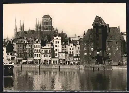 AK Danzig / Gdansk, Lange Brücke mit Marienkirche und Krantor