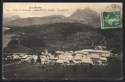 AK Larche, Les Alpes, Vallée de l`Ubayette, Vue généreal