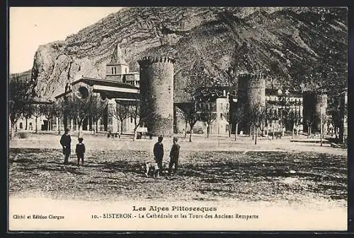 AK Sisteron, La Cathédrale et les Tours des Anciens Remparts