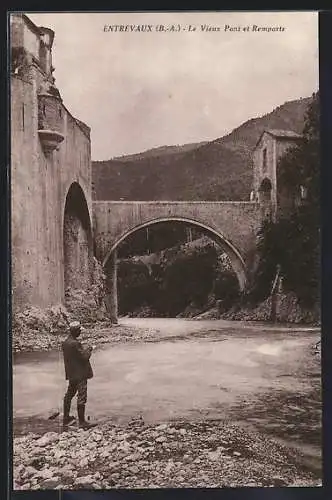 AK Entrevaux /B.-A., Le Vieux Pont et Remparts