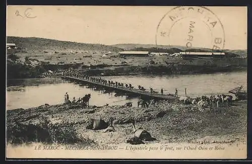 AK Mechraa-ben-Abbou, L`Infanterie passe le pont, sur l`Oued Oum er Rebia