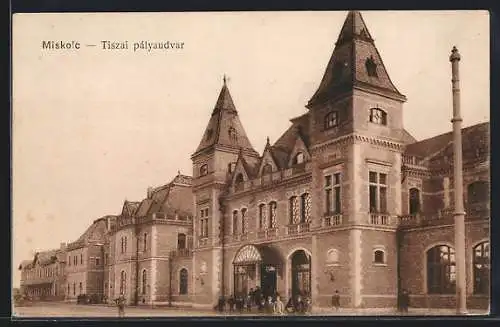 AK Miskolc, Tiszai pályaudvar, Ansicht vom Bahnhof