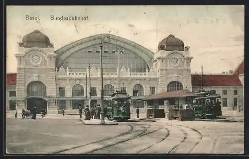 AK Basel, Strassenbahnen vor dem Bundesbahnhof