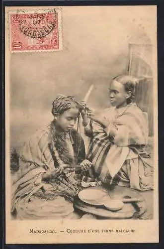 AK Madagascar, Coiffure d`une femme Malgache