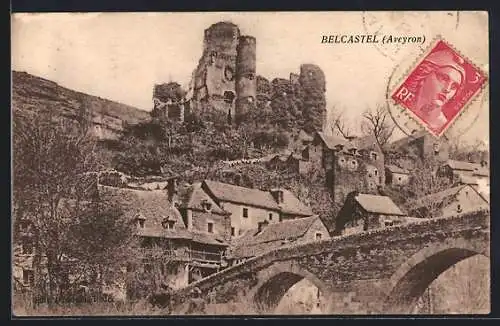 AK Belcastel /Aveyron, Ortspartie mit Ruine