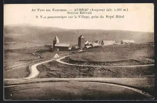 AK Aubrac /Aveyron, Vue panoramique sur le Village prise du Royal Hôtel