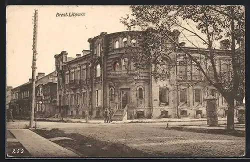 AK Brest Litowsk, Hausruine mit prunkvoller Fassade