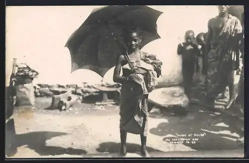 AK Accra, Junges Ghanaisches Mädchen im Kleid mit Sonnenschirm