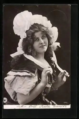 Foto-AK NPG Nr. 298 /7: Junge Frau im Kleid mit Haube auf dem lockigen Haar