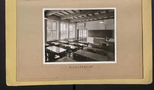 Fotoalbum mit 5 Fotografien, Ansicht Mörsbach, Volksschule Mörsbach 1951-1952, Grundriss, Flur mit Trinkbrunnen, Giebel