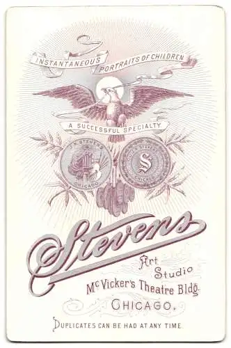 Fotografie Stevens, Chicago, McVicker`s Theatre Bldg, Porträt eines Herren mit Schnurrbart und Ansteckblume