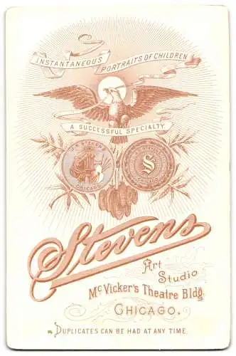 Fotografie Stevens, Chicago, McVicker`s Theatre Bldg, Porträt einer jungen Frau in viktorianischer Kleidung.