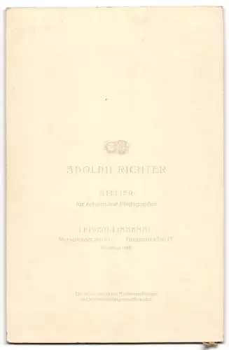 Fotografie Adolph Richter, Leipzig-Lindenau, Merseburger Str. 61, Elegantes Paar am runden Tisch